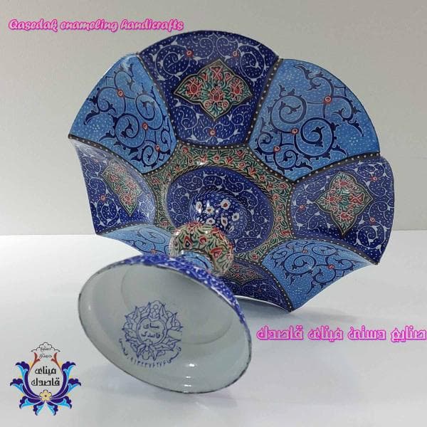 **بشقاب پایه‌دار گلبرگی 20 سانتیمتری - طراحی زیبا و کاربردی برای مهمانی‌ها**