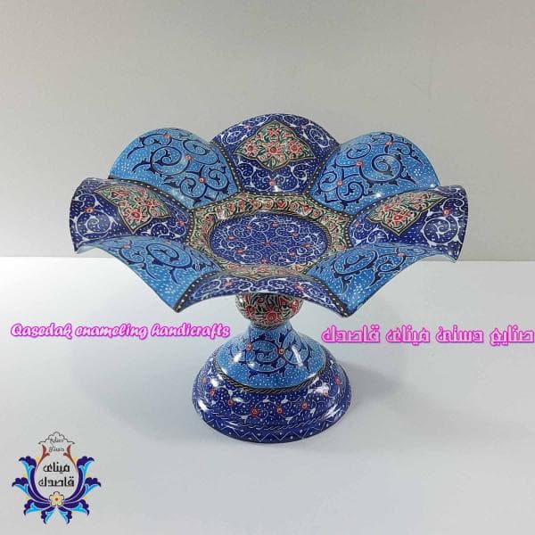 **بشقاب پایه‌دار گلبرگی 20 سانتیمتری - طراحی زیبا و کاربردی برای مهمانی‌ها**