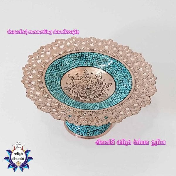 بشقاب پایه‌دار فیروزه‌کوبی سایز ۲۰ سانتی‌متر؛ جلوه‌ای اصیل و ماندگار از هنر ایرانی