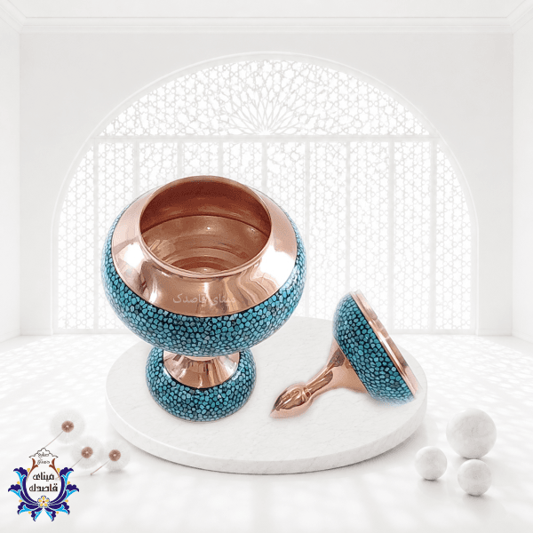 شکلات‌خوری فیروزه‌کوبی ۳۰ سانتی‌متری؛ تلفیق هنر فیروزه و فلز در یک اثر ماندگار