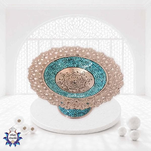 بشقاب پایه‌دار فیروزه‌کوبی سایز ۲۰ سانتی‌متر؛ جلوه‌ای اصیل و ماندگار از هنر ایرانی